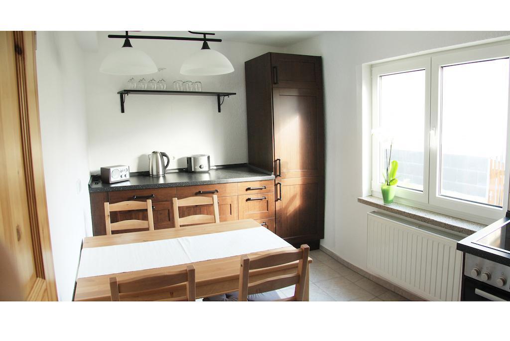 3 Seiten Ferienwohnung Jena Habitación foto